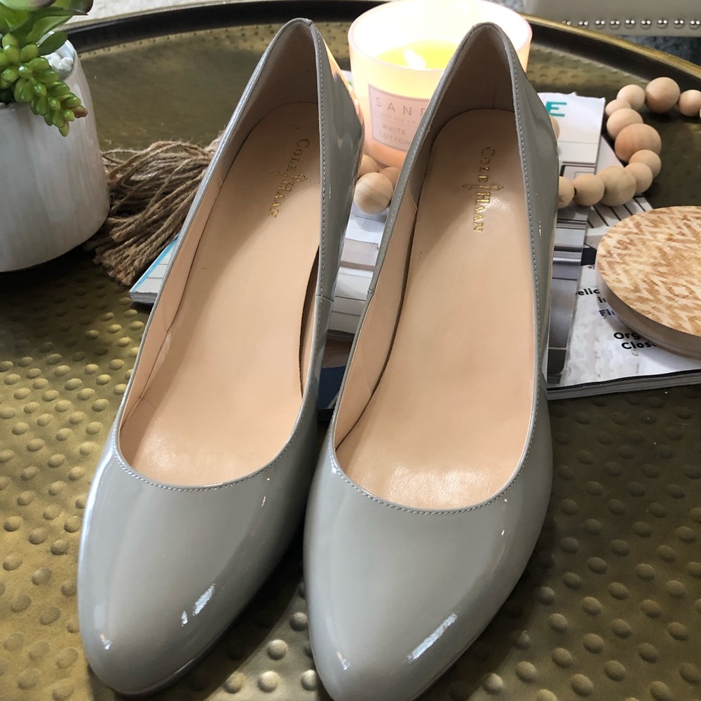 Colehaan light grey patent pumps.